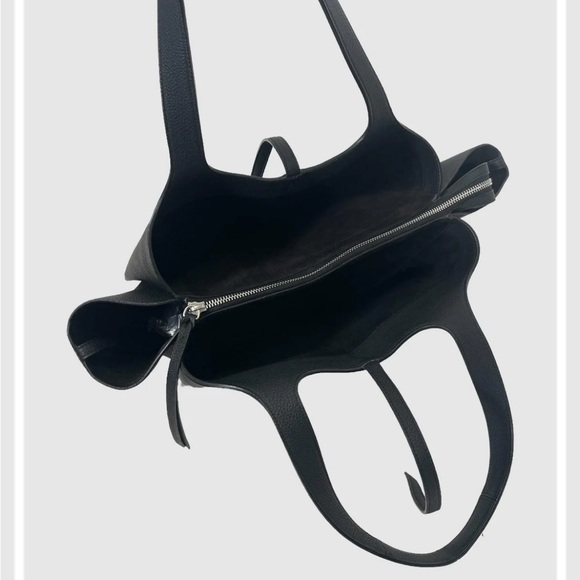 Authentic Celine Medium Trifold bag. With dust bag. Authentic. Perfect condition - Picture 4 of 4